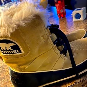Women’s snow boots